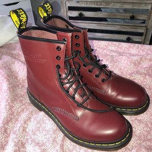 BRAND NEW DR. MARTENS. SIZE US 10